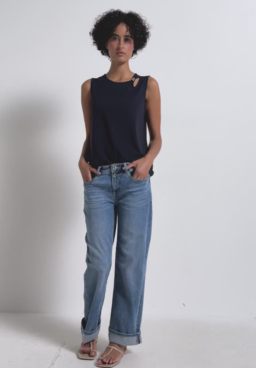 Street One
Top with cut-out and detail