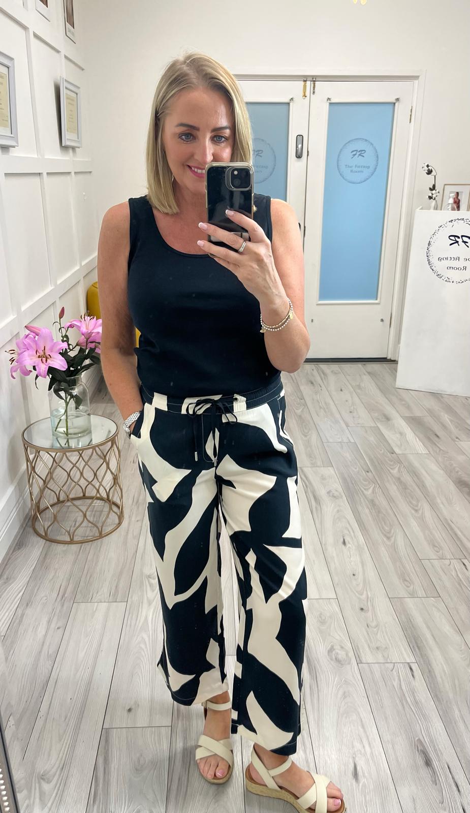 Street One wide-leg trousers
-Style EMEE(whale tail grey)