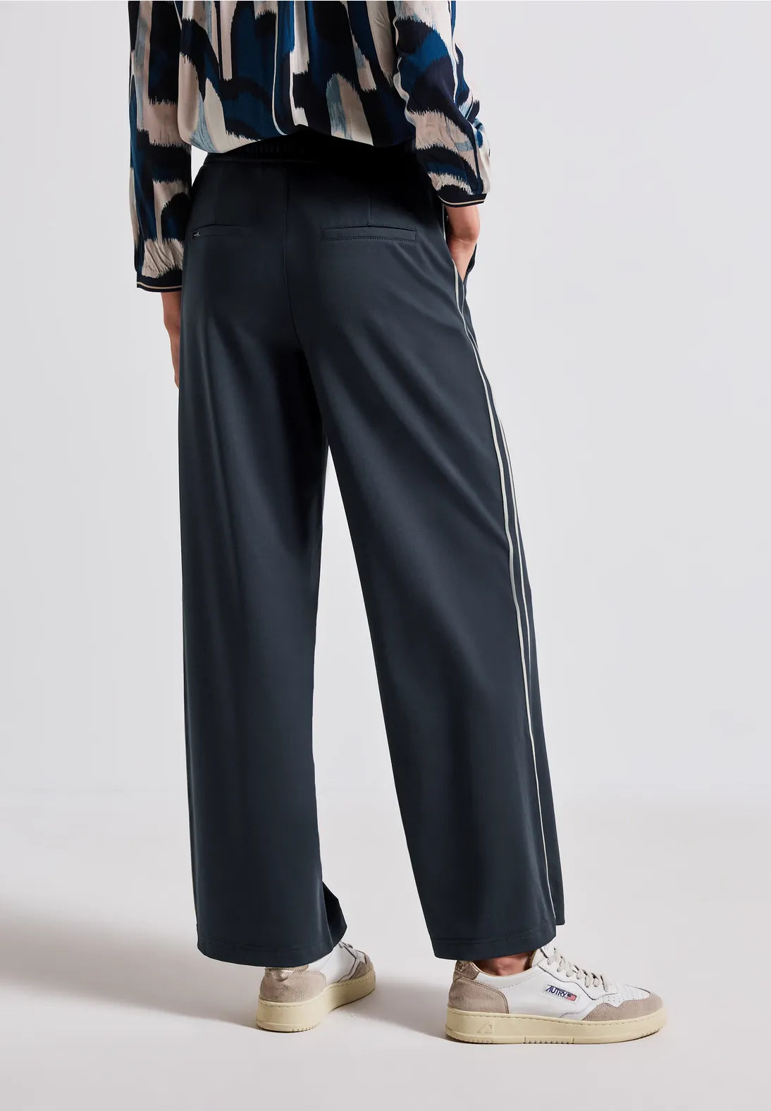 Street One
Pants with galloon stripes (Navy)