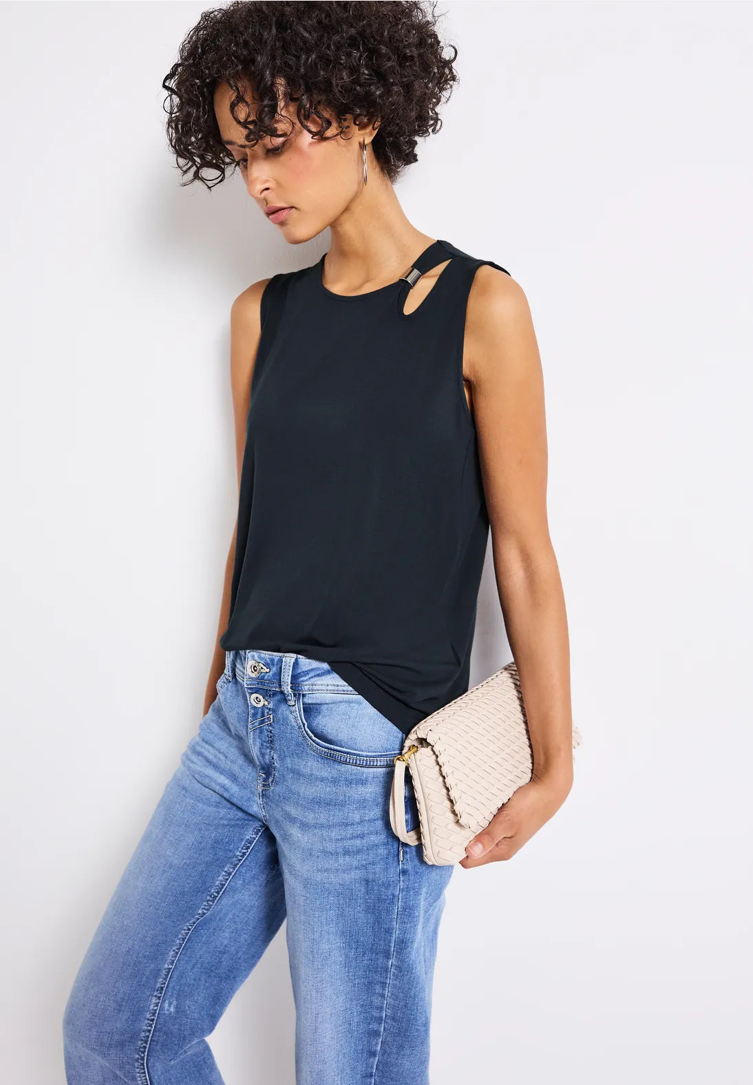 Street One
Top with cut-out and detail