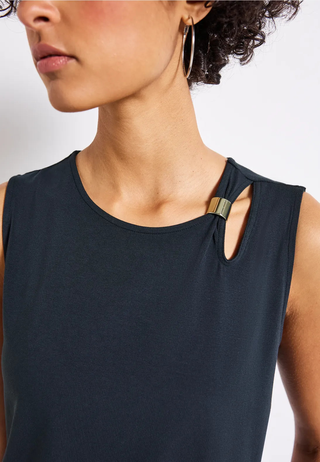 Street One
Top with cut-out and detail