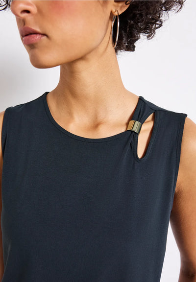 Street One
Top with cut-out and detail