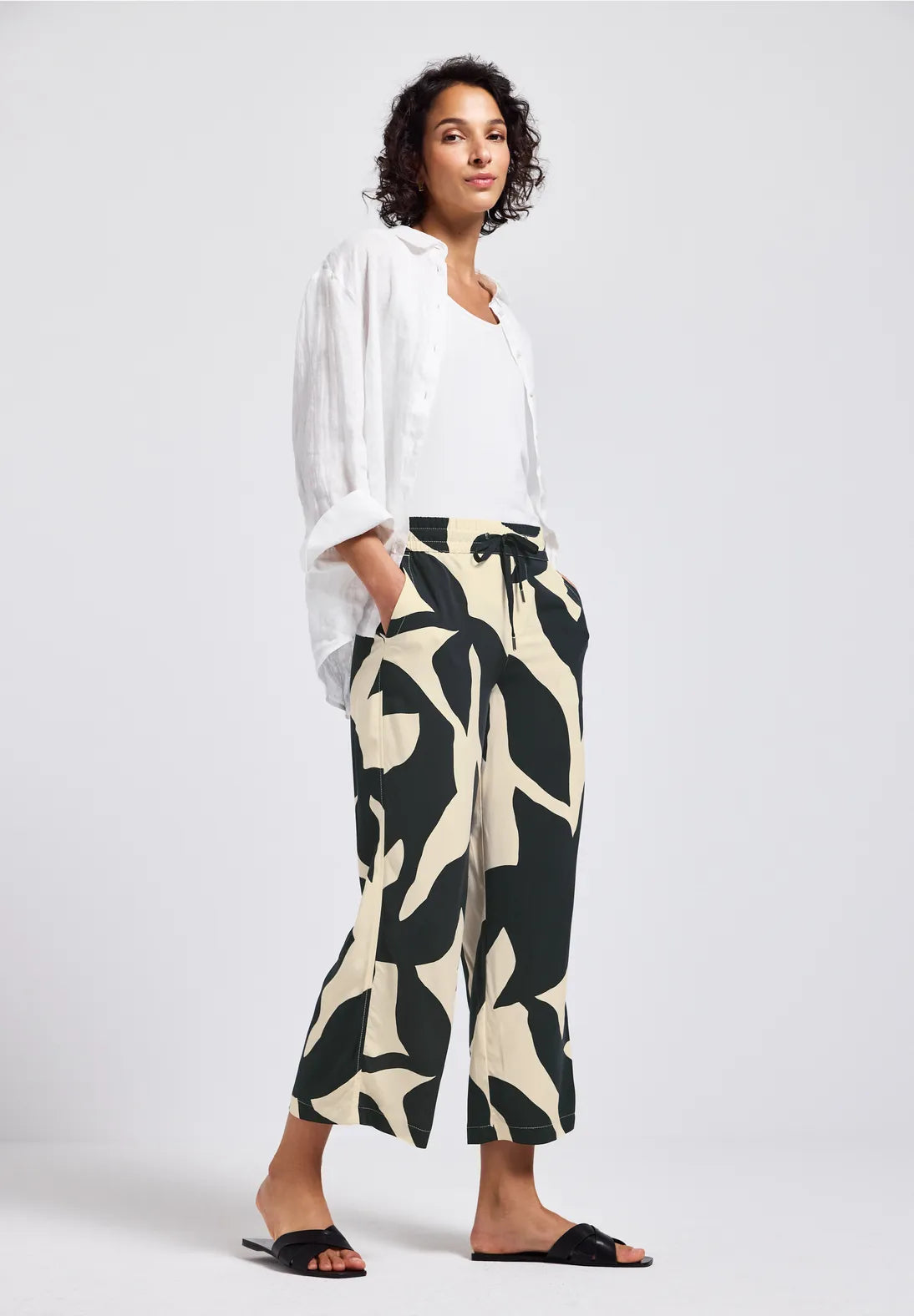 Street One wide-leg trousers
-Style EMEE(whale tail grey)