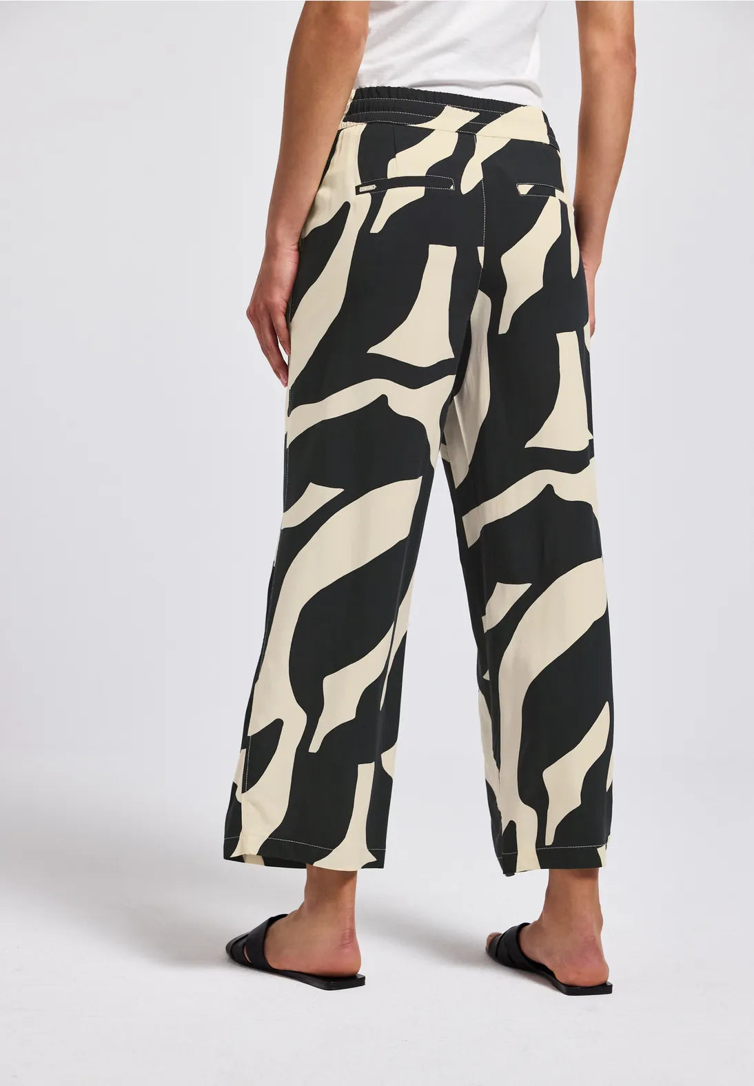 Street One wide-leg trousers
-Style EMEE(whale tail grey)