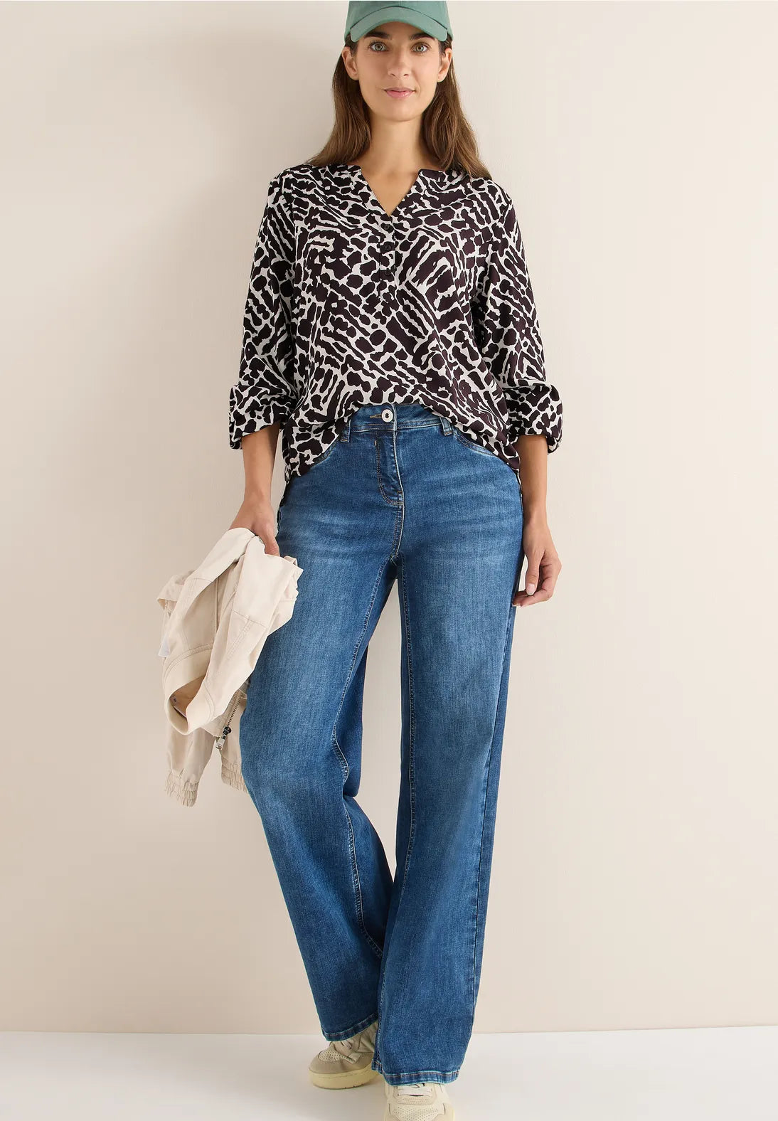 CECIL Blouse (Eggplant Red)