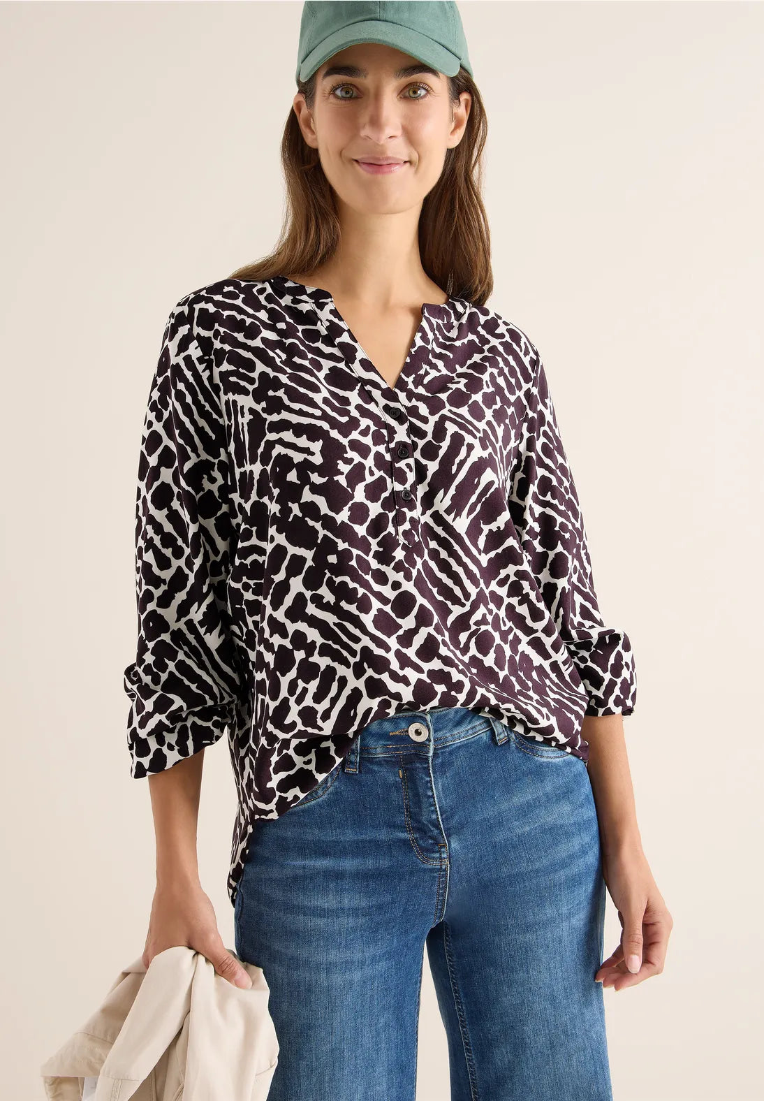 CECIL Blouse (Eggplant Red)