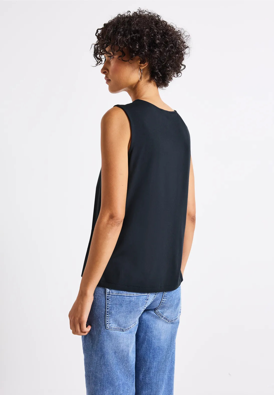 Street One
Top with cut-out and detail